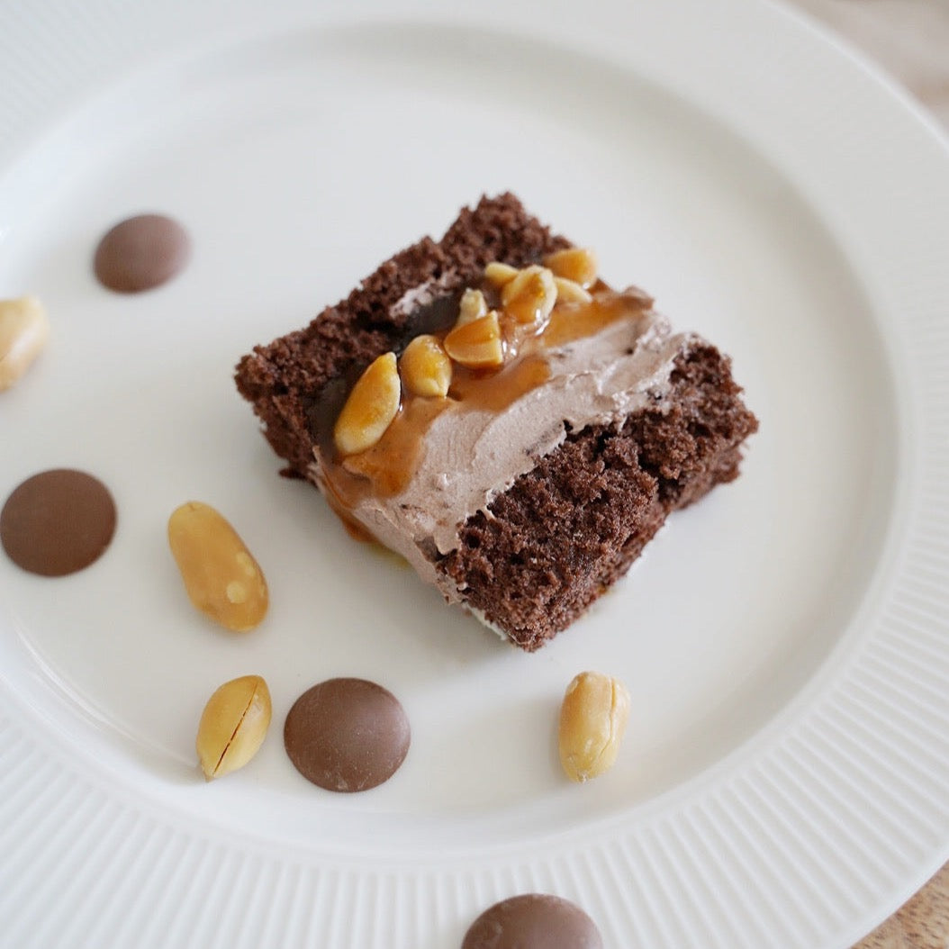 Bento cake snickers filling