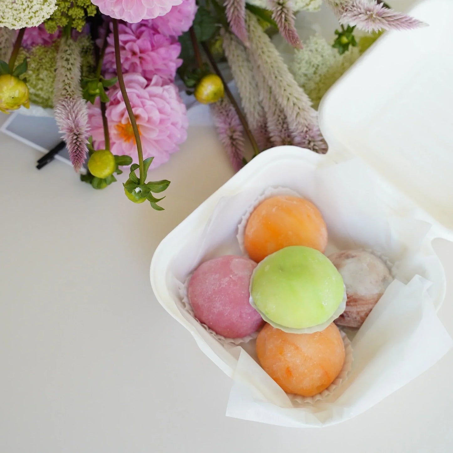chewy mochi delivered as a sweet surprise
Delicate handmade mochi in vibrant flavors, delivery
order sweeties Lisbon delivrey
