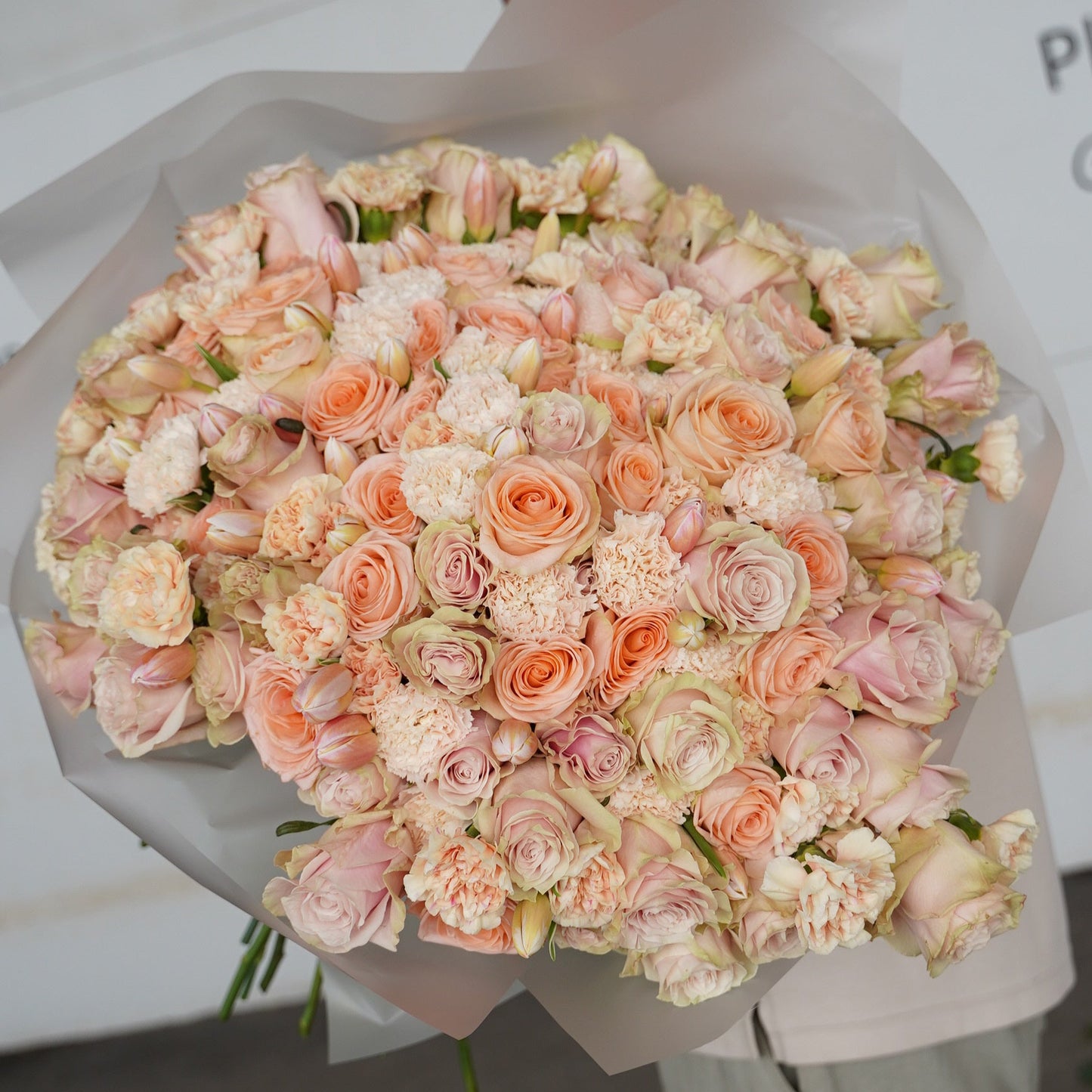 Flower delivery Lisbon
peach and pink rose bouquet
Flower delivery cascais