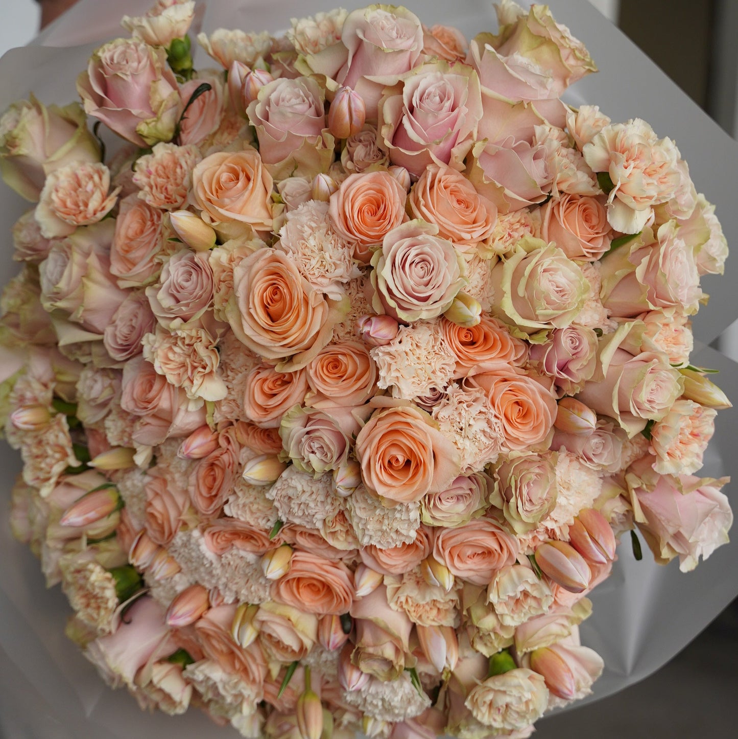 Flower delivery Lisbon
peach and pink rose bouquet
Flower delivery cascais