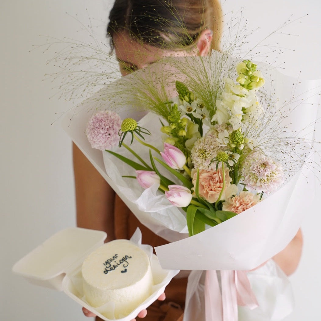Set bento cake and flowers bouquet