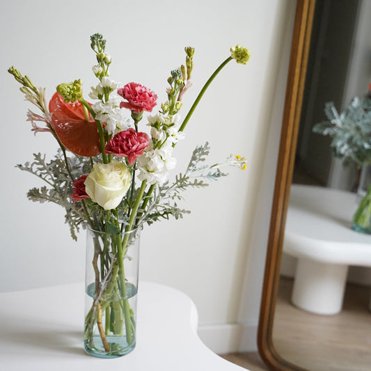 Flower subscription in Lisbon (S-size)
Roses & carnations delivery Cascais
Cascais florist bouquet
Luxurious flower basket Lisbon
Daily flower delivery in Lisbon