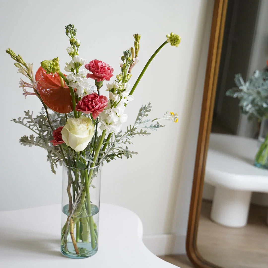 Flower subscription in Lisbon (S-size)
Roses & carnations delivery Cascais
Cascais florist bouquet
Luxurious flower basket Lisbon
Daily flower delivery in Lisbon