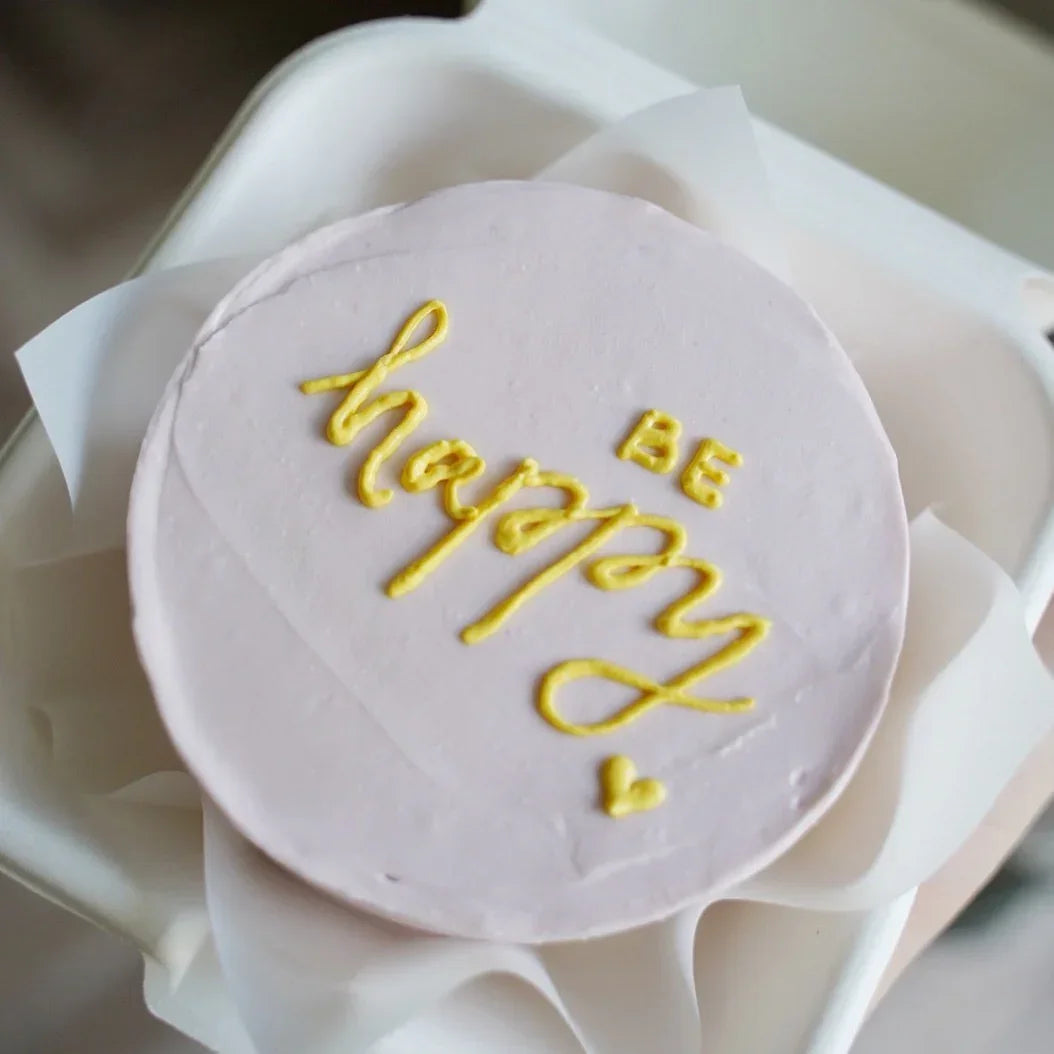 Lettering design bento cake
Elegant custom cake from local bakery, delivered in Cascais and Lisbon