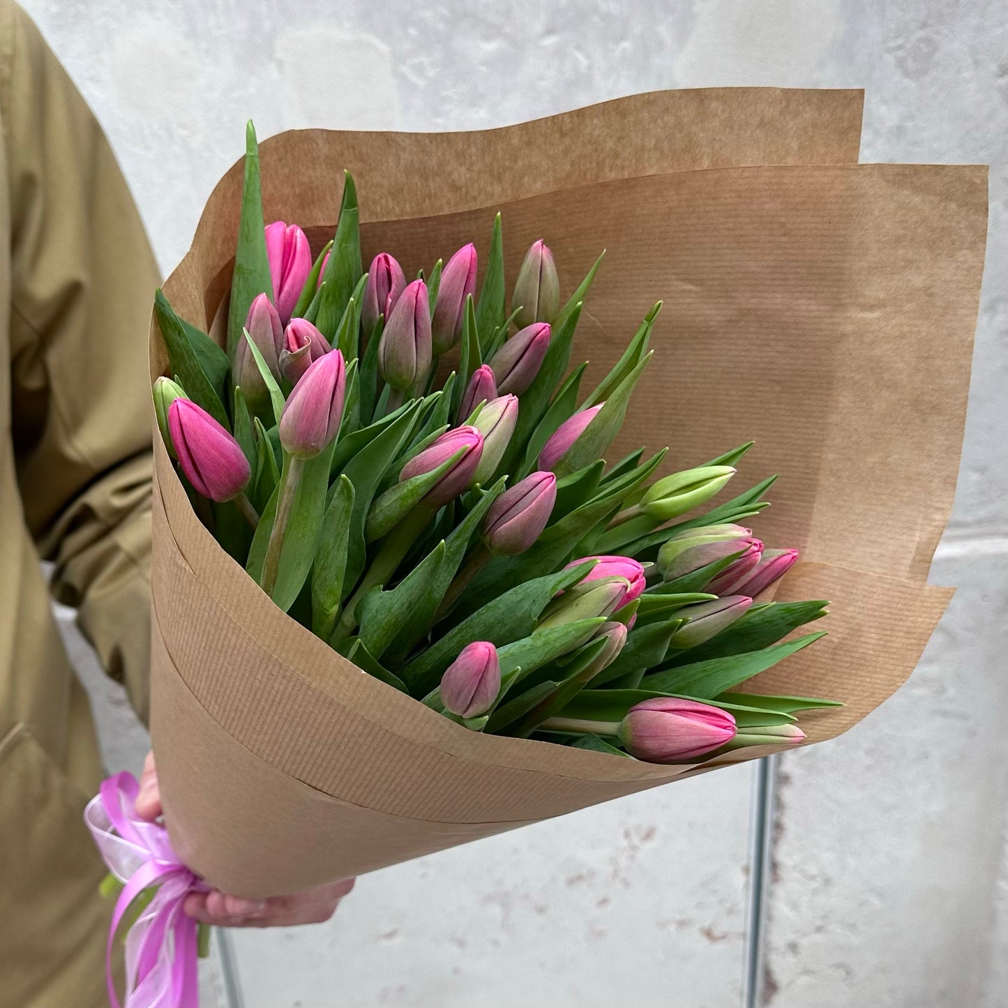 Pink tulip Lisbon delivery
Soft blush tulip flowers Cascais
Hand-tied tulip bouquet Lisbon
Elegant pastel tulips delivery Cascais