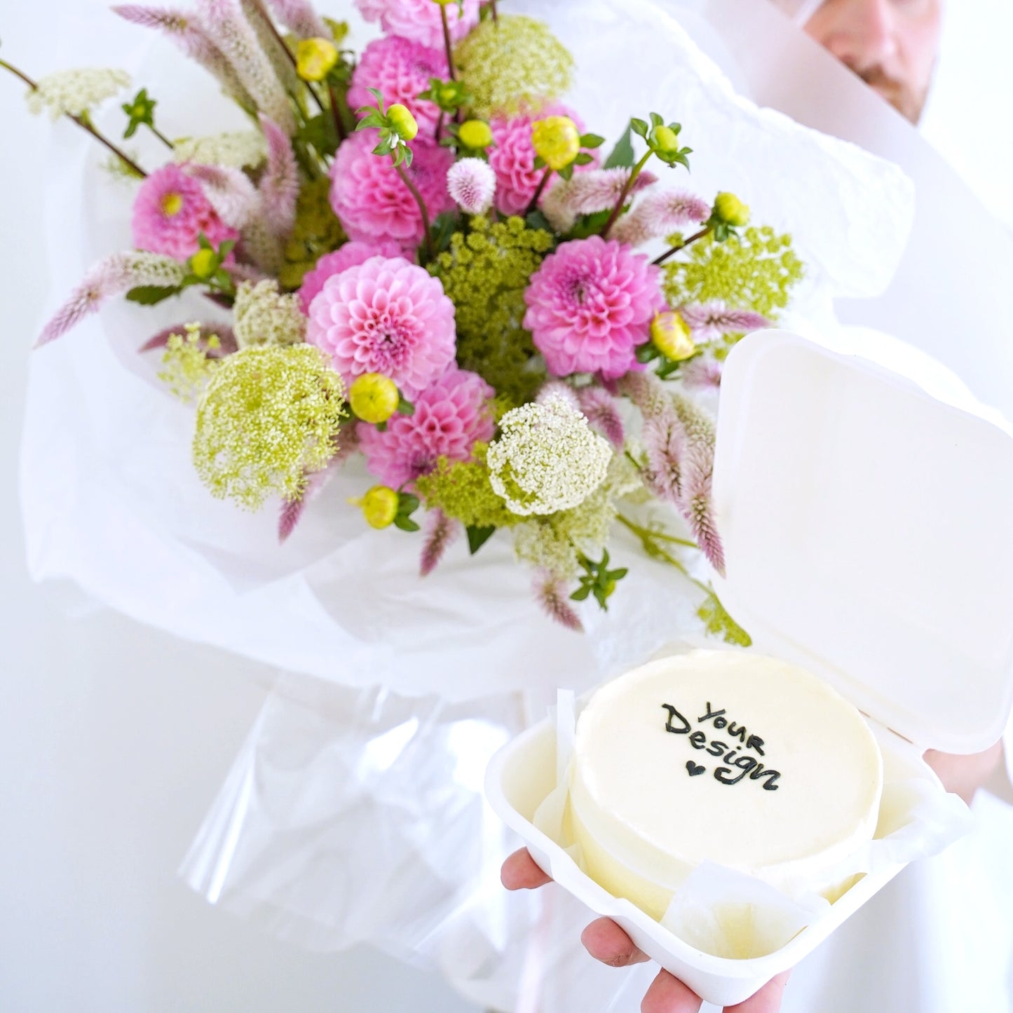Set bento cake and flowers bouquet
