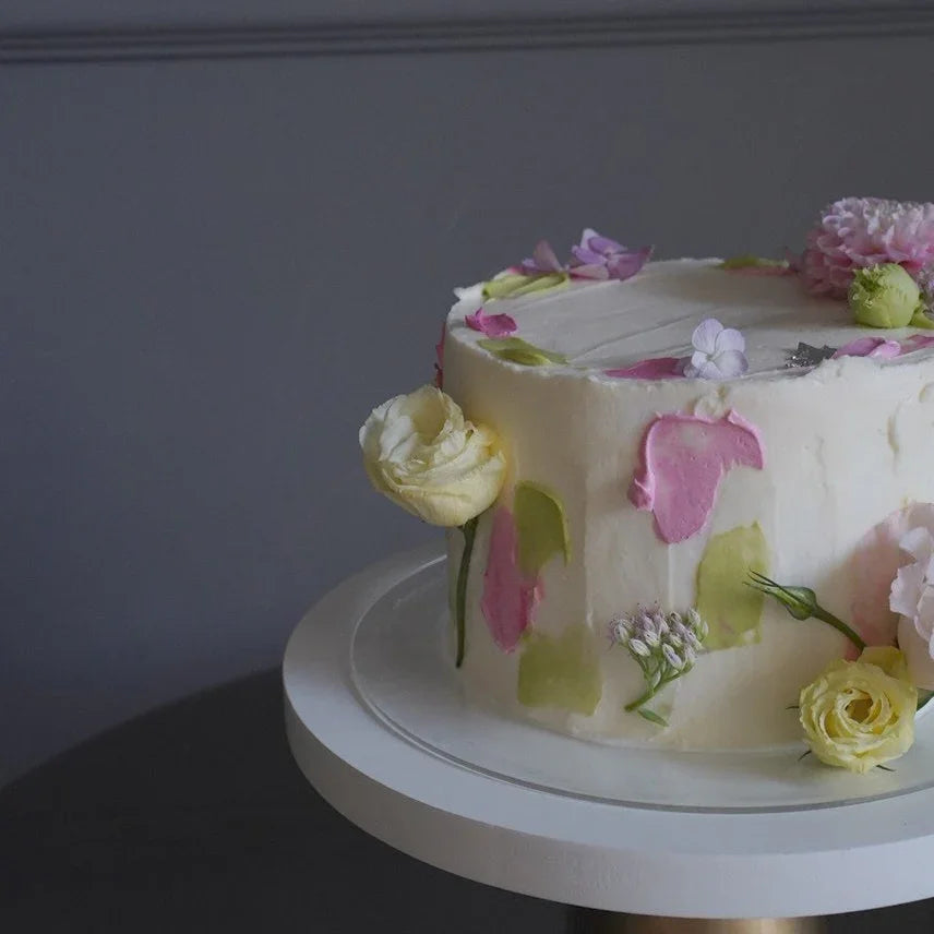 Floral cake delivery Lisbon
Cascais flower cake for birthdays
Cake with edible flowers Lisbon
Beautiful floral cake design