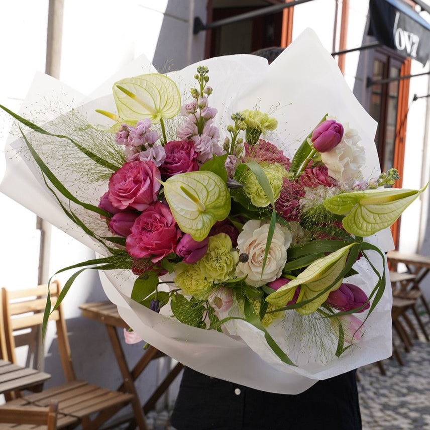 Flowers Delivery Lisbon
Flores Lisboa
Flowers Delivery to Cascais
Luxurious flower basket Lisbon
Daily flower delivery in Lisbon