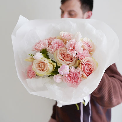 Coral flowers for women's day delivery lisbon