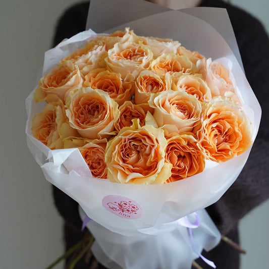 Medium bouquet of peach roses, 35 stems, elegant pastel rose arrangement