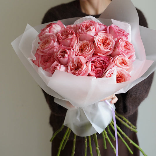 Medium bouquet of jardim roses, 35 peony-style pink roses wrapped in white paper