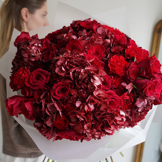 Luxury red flower bouquet with roses and hydrangea, dramatic floral arrangement delivery Lisbon