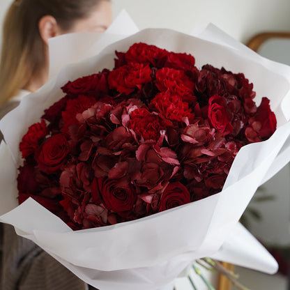Large red bouquet with roses carnations and hydrangea, premium flower delivery Lisbon
