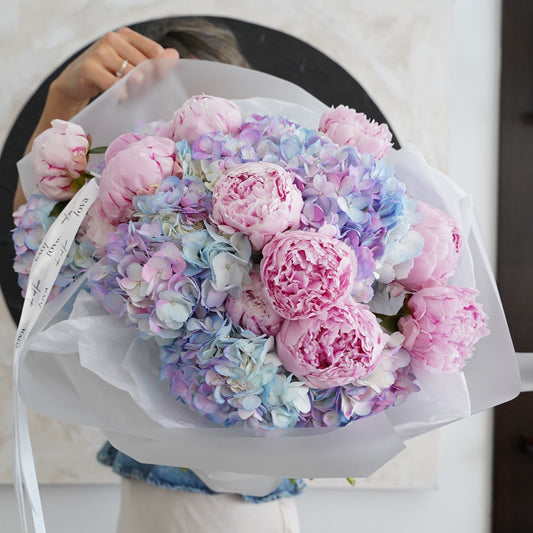 Elegant bouquet of pink peonies and pastel blue hydrangeas by Lova Flowers Lisbon.